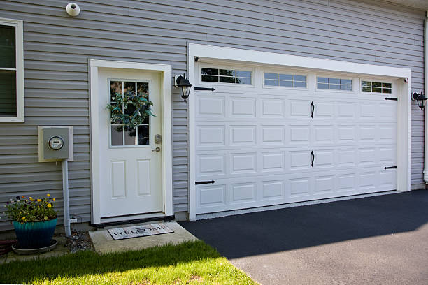 24/7 Emergency Garage Door Panel Replacement experts in Penngrove, CA